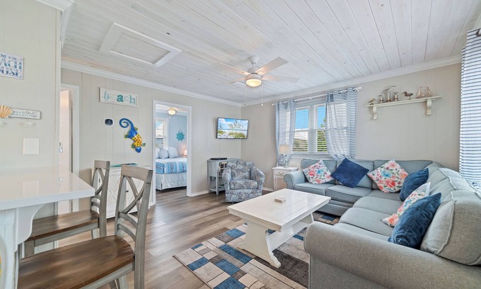 Gulf Shores Cabaña | Bienvenido a Hakuna Matata 2 "No Worries" Cozy Beach Cottage. Piscina, Mascotas.