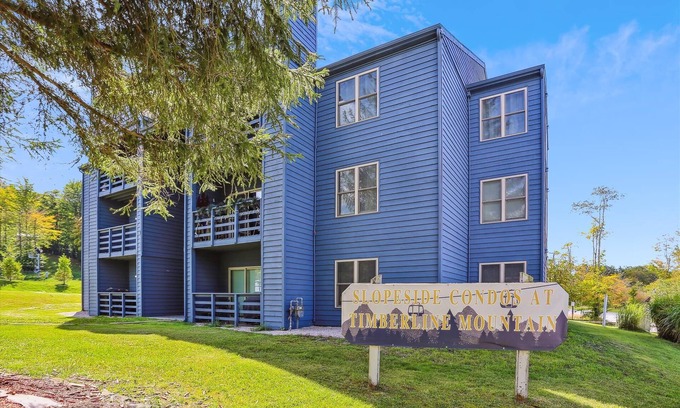 Timberline Condominio | Super short walk to the lifts at Timberline Mountain! Welcome Slopeside C102!