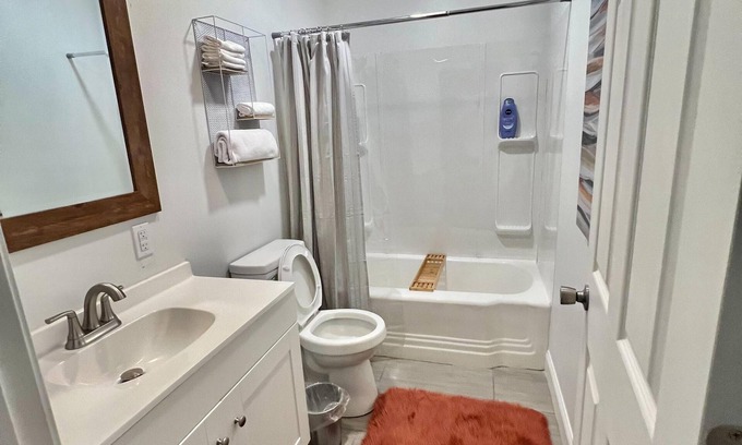 Shreveport Casa | Super Spacious 3 Bedroom House, w/2 Living Rooms and Close to Everything