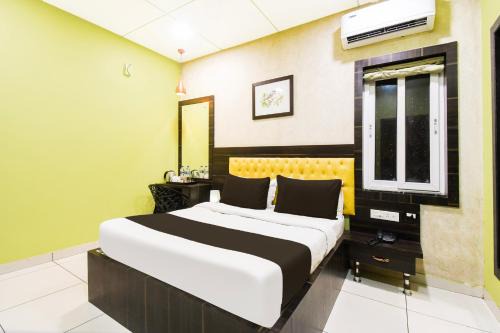 Khattalwada Hotel | Super Townhouse Near Marine Drive