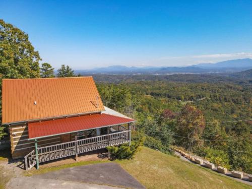 Gatlinburg - Pigeon Forge Casa | Super View,Smoky Mtn Log Cabin,Pool Table,Hot Tub