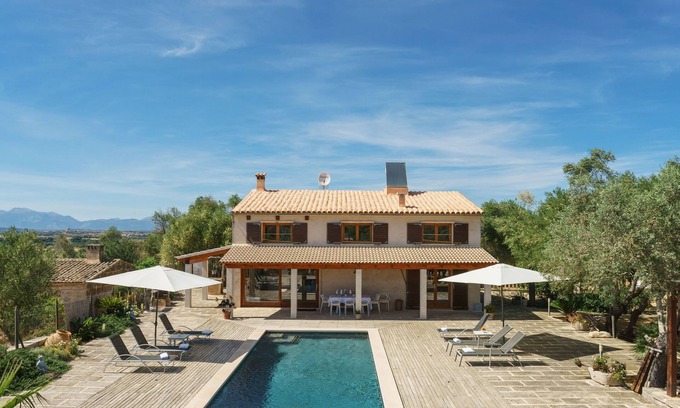 Petra Cabaña | VILLA ESTUPENDA CON VISTAS AL PUEBLO Y A 15KM DE LA PLAYA