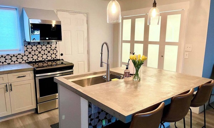 Near North Valley Casa | Superb 1-bdrm house with beautiful kitchen and AC in charming Albuquerque!