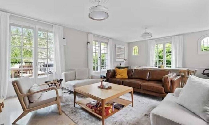 Le Mesnil-le-Roi Casa | Superb 3-bedroom house in Le Mesnil-le-Roi – Quick Access to Paris