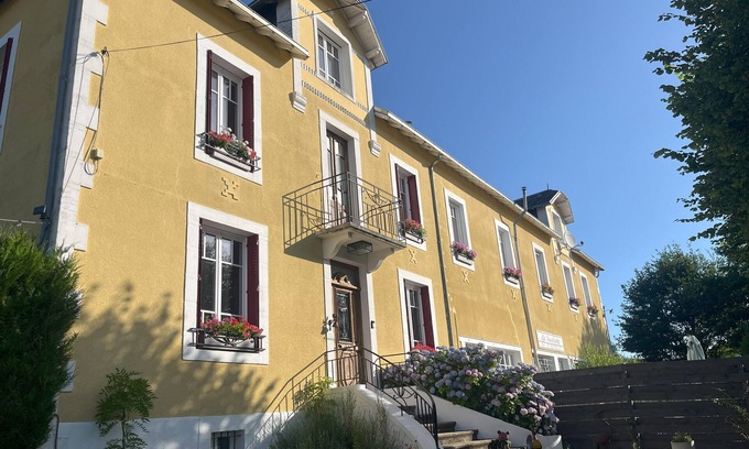 Saint-Pierre-de-Frugie Casa | Superb 4 Bedroom House, sleeping up to 6 Adults and 4 Children, fully equipped.