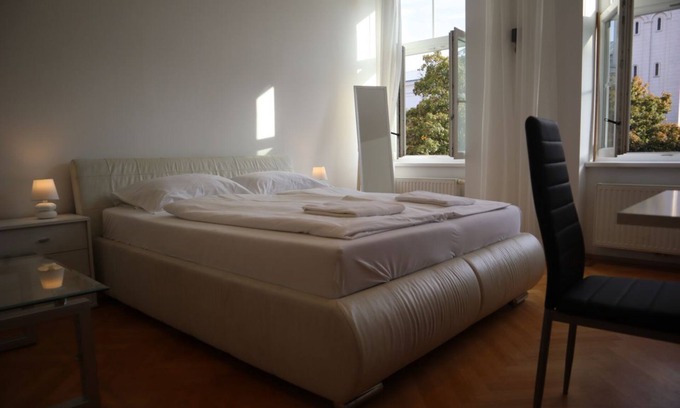 Favoriten Apartamento | Superb 7BR Apt. For 22 People Near Hauptbahnhof