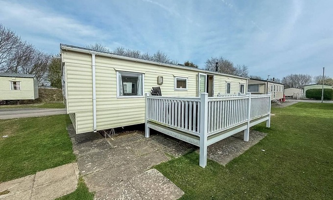 Skegness Casa | Superb 8 berth caravan at Southview Holiday Park near Skegness ref 33027TC
