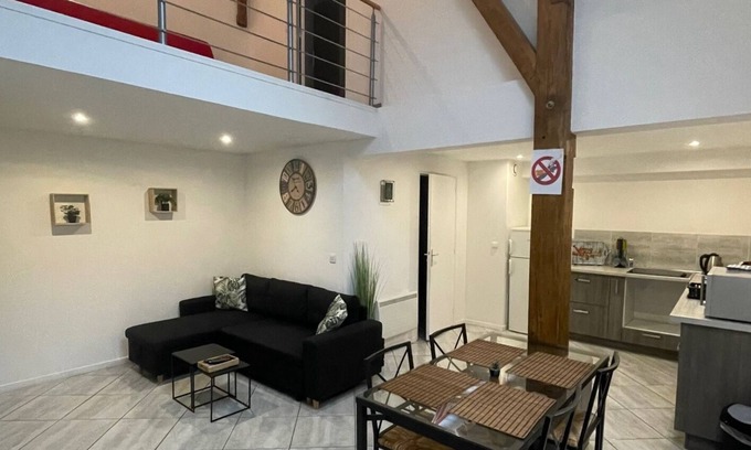 Paroy-sur-Tholon Apartamento | Superb apartment for 6 people "Le Familiale"