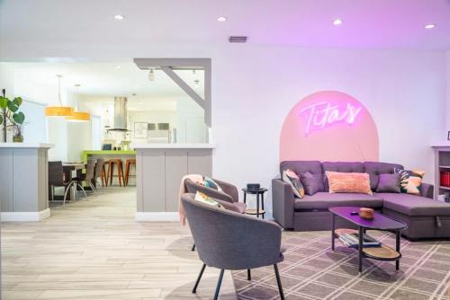 The Roads Casa | Superb Brickell House Sleep 8 Private Pool & Free Parking