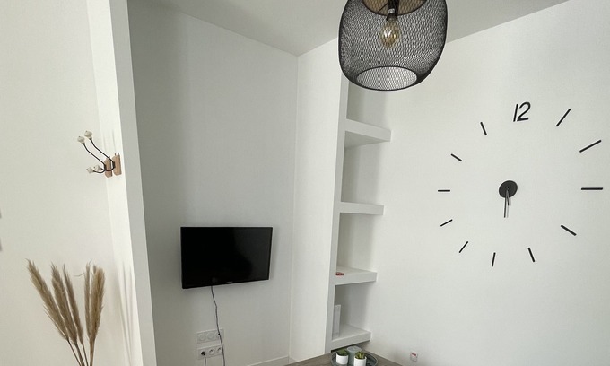 Aiguelèze Apartamento | Superb chic modern apartment