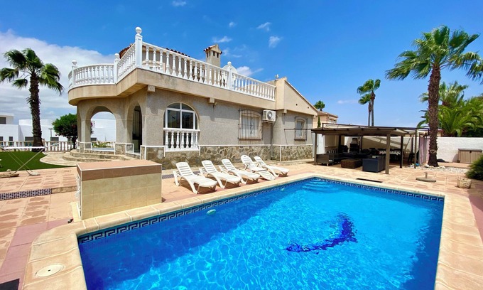 Los Balcones Villa | Magnífica villa independiente de 4 dormitorios, 3 baños y piscina privada, aire acondicionado y WIFI