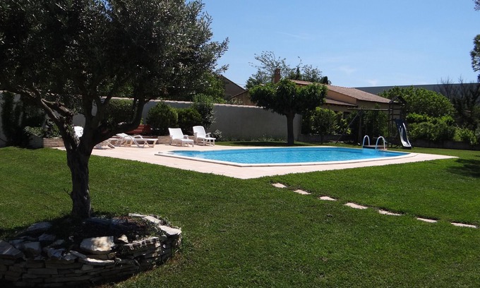 Entraigues-sur-la-Sorgue Villa | ESTUPENDA VILLA DE 140m² CON PISCINA - 6 PERSONAS + 1 BEBÉ - TOTALMENTE CON AIRE ACONDICIONADO