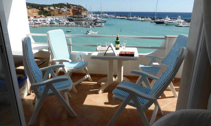 Santa Ponsa Apartamento | Superb Front Line Apartment with fantastic sea views