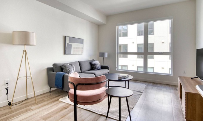 Hayward Apartamento | Superb Hayward 1BR w/ Heated Pool & On-Site Dining, by Blueground