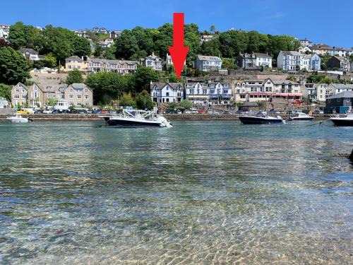 Looe Casa | Superb House in Looe, Near Beach and Bars with Great Views and free access to a nearby Indoor Swimming Pool