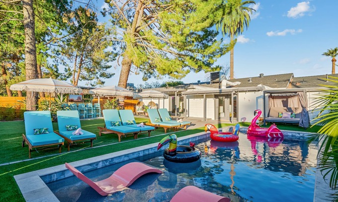 Arcadia Lite Casa | SUPERB LOCATION! Close to Superbowl & Scottsdale - Heated Pool- TikiBar & Gym