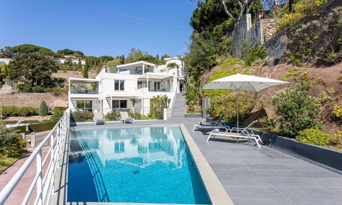 La Croix des Gardes Apartamento | Superb Penthouse Terrace Sea View