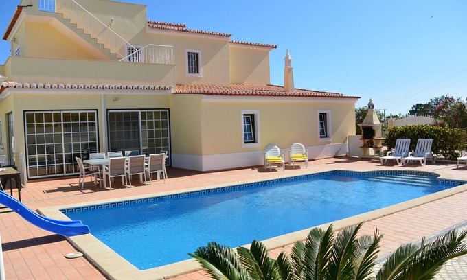 Porches Villa | Magnífica villa tranquila con vistas panorámicas al océano y al campo.