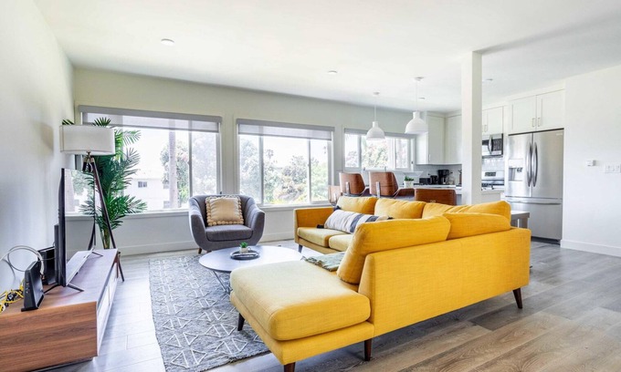Redondo Beach Apartamento | Superb Redondo Beach 2BR, nr Dining & 1 Block to Beach, by Blueground