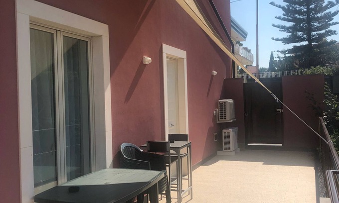 Acireale Villa | Magnífica villa junto al mar en la bahía de Capomulini.