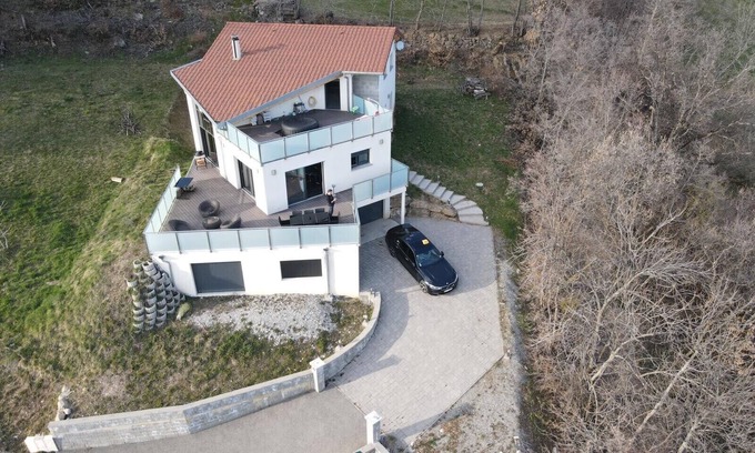 Gap Casa | Superb south-facing architect-designed villa 230m2 with jacuzzi