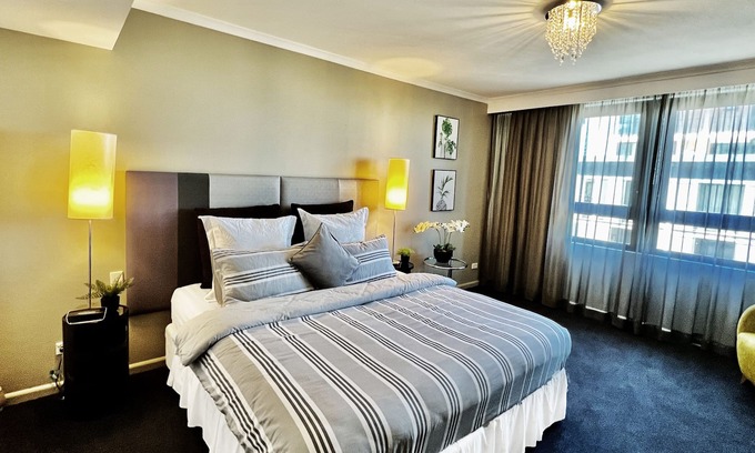 Parramatta Apartamento | Superb studio, 2m walk to Parramatta station