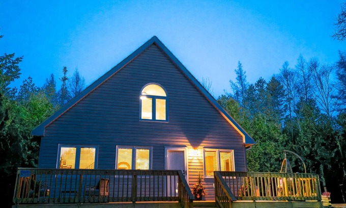 Tobermory Cabaña | Superb Tobermory Retreat w/ AC, Wi-Fi, EV Charger & Soothing Lake Sounds
