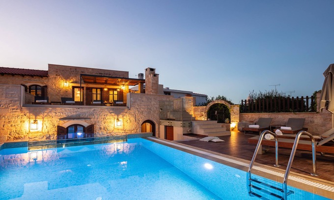 Atsipopoulo Villa | Magnífica villa Rogdia con piscina privada, a 2 minutos a pie de los servicios locales.