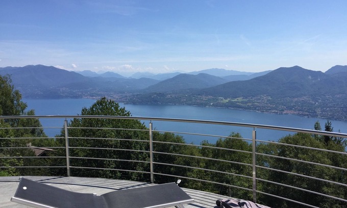 Pollino Casa | Espléndida villa con vista panorámica sobre el lago Maggiore