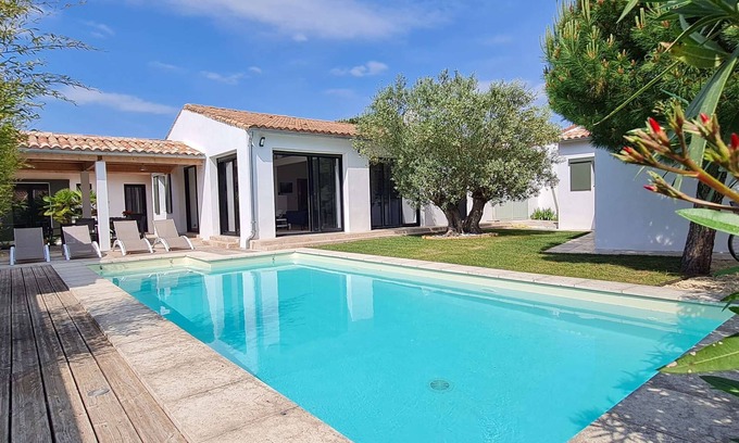 La Flotte Casa | Superb villa with pool in the heart of the village