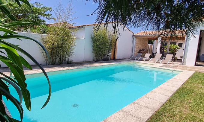 La Flotte Casa | Superb villa with pool in the heart of the village