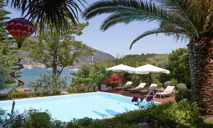 Yenion Villa | Magnífica villa frente al mar con piscina privada, embarcadero, lancha motora incluida y sauna