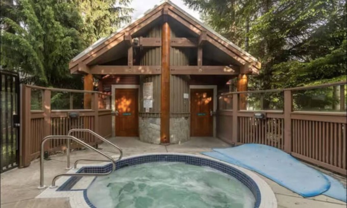 Whistler Cay Heights Casa | Superb Whistler Mountain 2Bd/3Bth