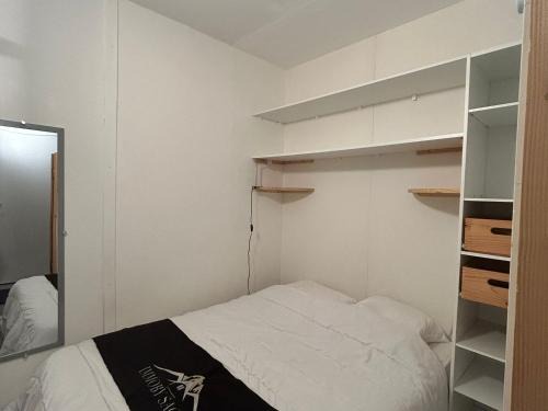 Besse-et-Saint-Anastaise Apartamento | Superbe T2 Cabine avec Terrasse et Parking à Super Besse - FR-1-814-66