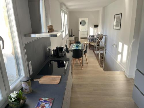 Le Plateau Casa | Superbe Maison Loft 80 m2 au calme avec jardin et parking privés proche Paris Disney la vallée village