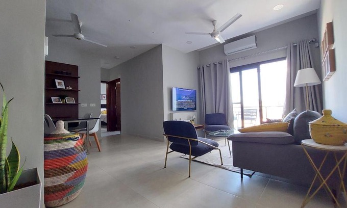 Serrekunda Apartamento | Superbly Modern and Airy Two Bedroom Seaside Apartment with Balcony