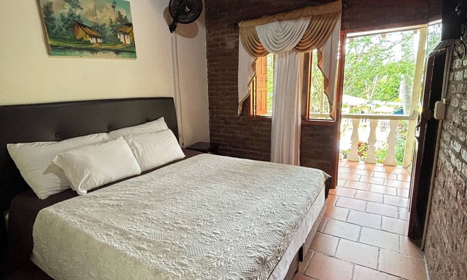 San Gil Hotel | Elegante Habitación Doble con Balcón Privado