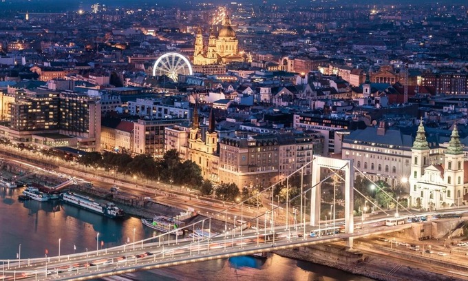 Inner City Budapest Apartamento | Superior Riverside Residency