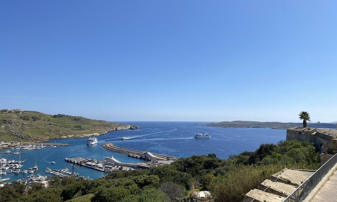 Ghajnsielem Villa | Superior Villa at Fort Chambray perfect for family holidays.