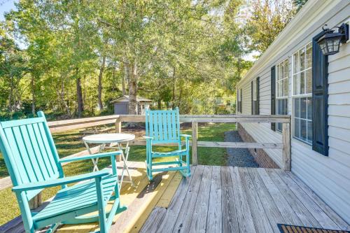 Supply Casa | Supply Cottage with Deck Less Than 2 Mi to the Beach!