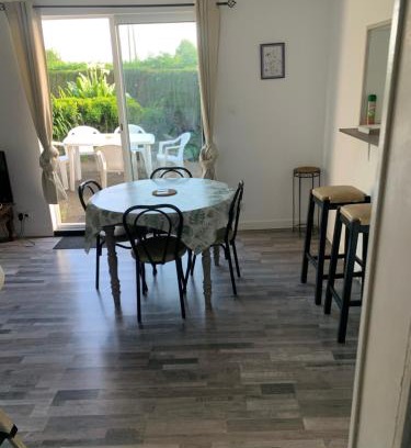 Isigny-le-Buat Casa | Sur la route du Mont Saint Michel