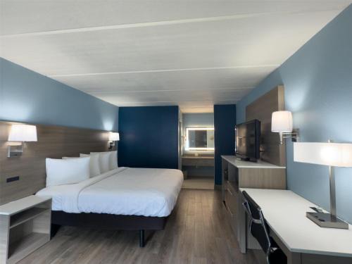 Northside Cabina | SureStay by Best Western Jacksonville Airport