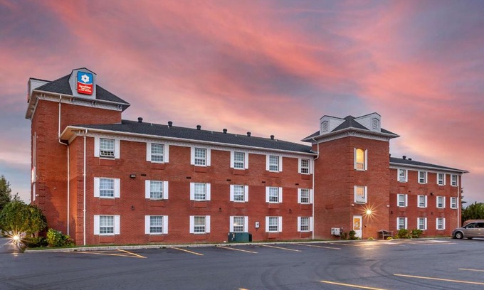 Kincardine Hotel | SureStay Plus Hotel by Best Western Kincardine
