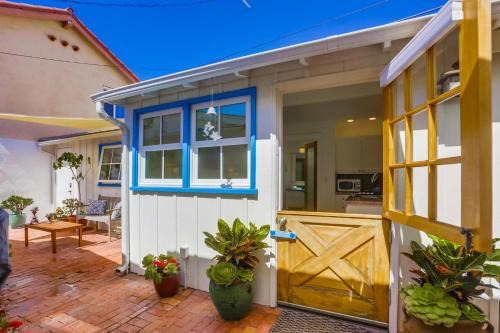 Beach Barber Tract Casa | Surf and Sand Beach Bungalow