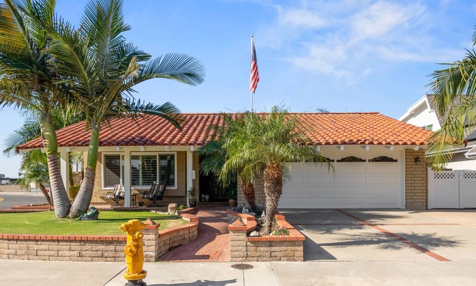 Huntington Beach Casa | Surf City Rambler convenient to Everything.