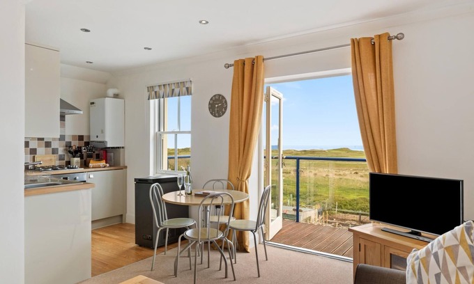 Penally Apartamento | Surf Deck - Lovely Apartment Spectacular Coastal Views Short Walk to Beach
