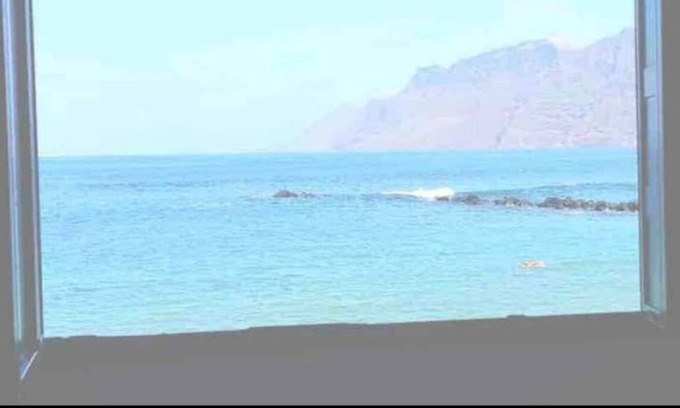 Caleta de Famara Casa | Surf house famara Lanzarote cezar manrique