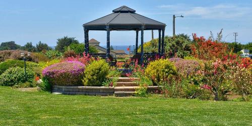 Fort Bragg Hotel | Surf Motel and Gardens