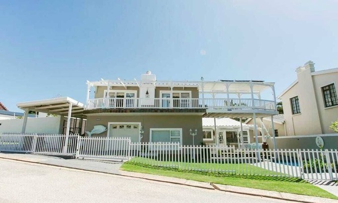 Jeffreys Bay Casa | SURF n SEA Beachfront Holiday Home
