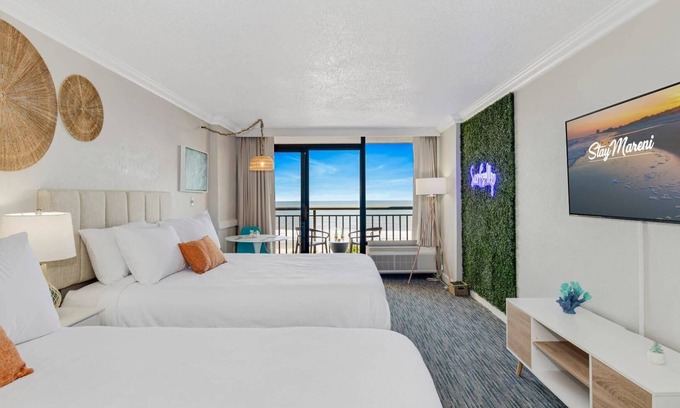 Downtown Myrtle Beach Condominio | Surf Pavilion by StayMareni - Neon 2 Queen Beds Suite